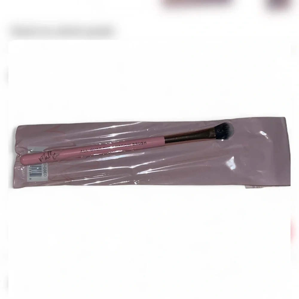 Mally Beauty Pink All Over Eye Shadow Makeup Brush ** New in Package